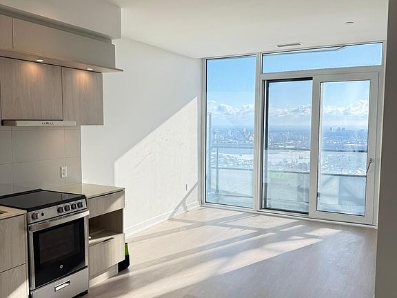 3rd image of 448 Burnhamthorpe Rd W #2111