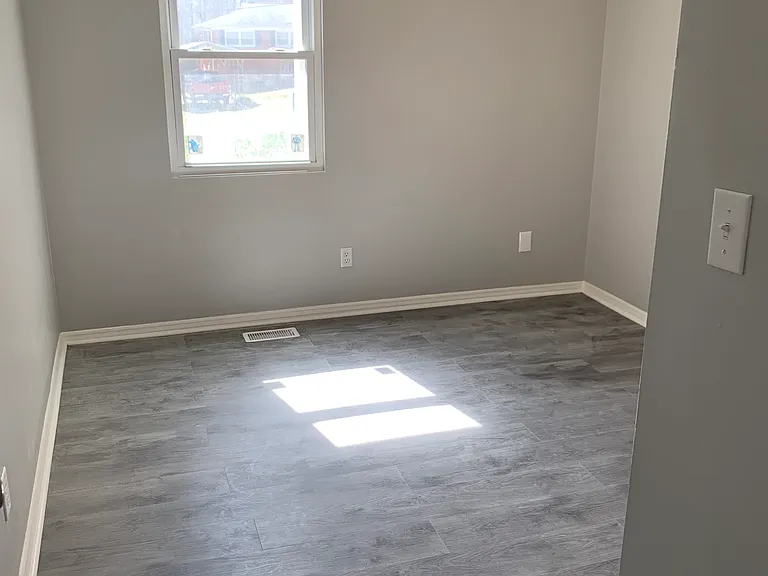 111 Greentree Dr — Photo 13