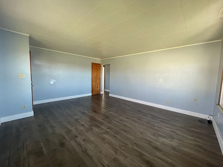 401-403 W Center St — Photo 3
