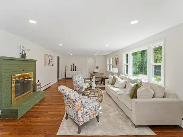 634 Victory Hwy, Coventry, RI 02827