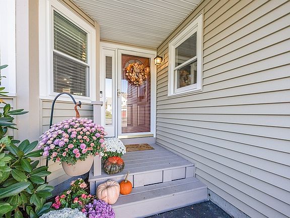 3rd image of 18 Tisdale Dr Unit 18