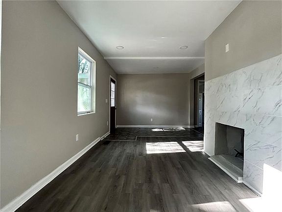3rd image of 141 Parkview Dr SE