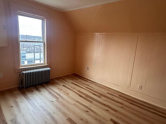 4th image of 560 Union Ave #12