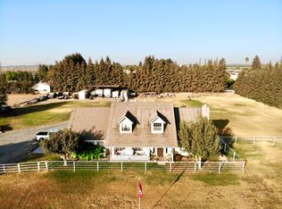 1423 N Oakmore St, Tulare, CA 93274