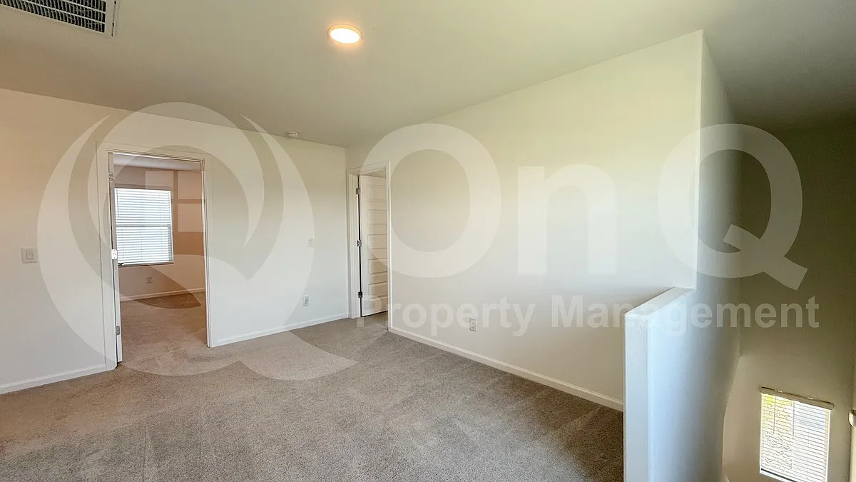6 bed, 3.0 bath, 2546 sqft, $3,200 — Photo 4