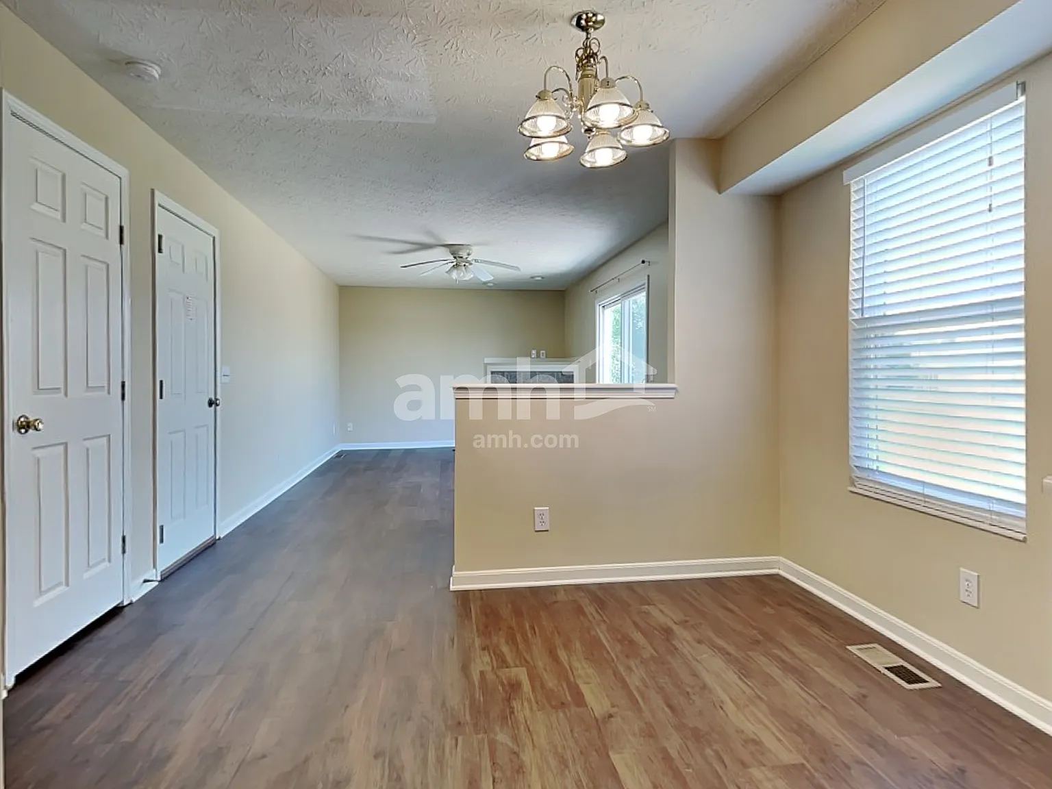 3 bed, 2.5 bath, 1592 sqft, $2,245 — Photo 4