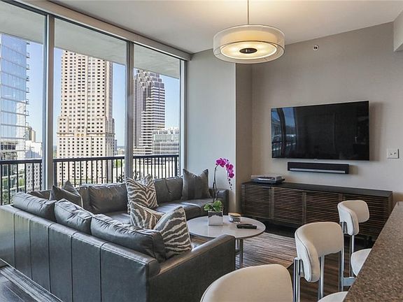 4th image of 1080 Peachtree St NE Unit 1312