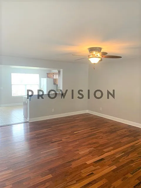 2bd/2.5ba Townhouse — Photo 3