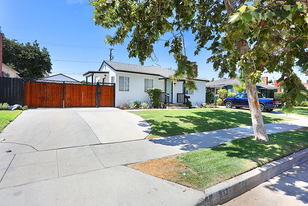 3 bed, 1100 sqft, $3,450 — Photo 3
