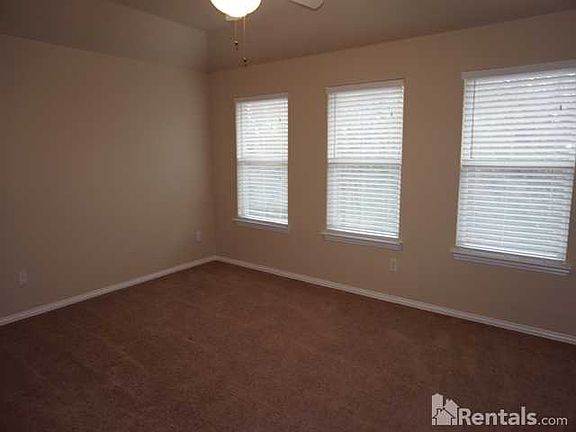 3rd image of 410 Bentson Dr