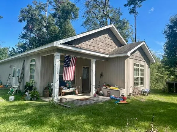 131 W Leary Dr, Wewahitchka, FL 32465