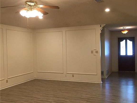 5th image of 806 Brown St