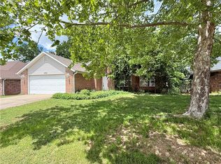 2700 SW Seminole St, Bentonville, AR 72712