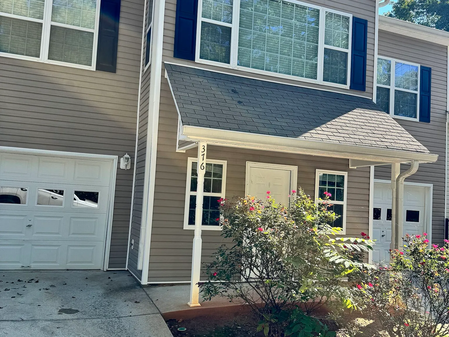 3 bed, 3.0 bath, $2,000 — Photo 2