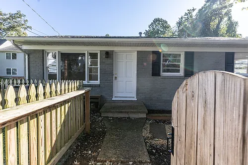 104 Stratford Ct Photo 1