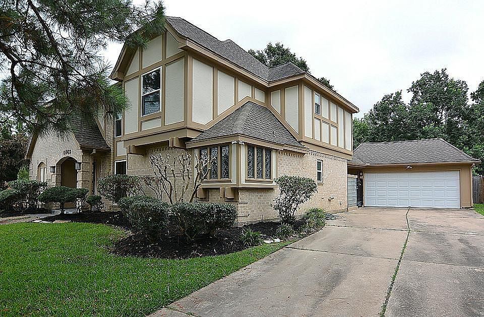1st image of 11803 Carriage Hill Dr