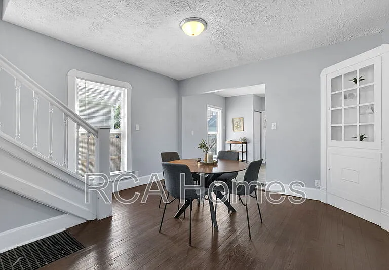 1011 E Raymond St — Photo 4