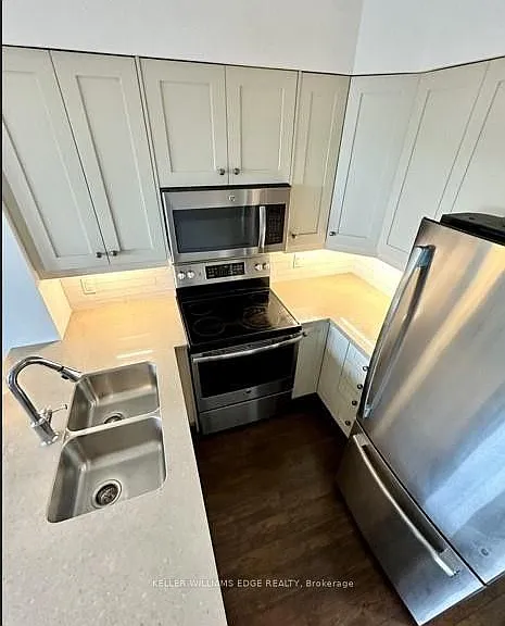 112 King St E #405 — Photo 12