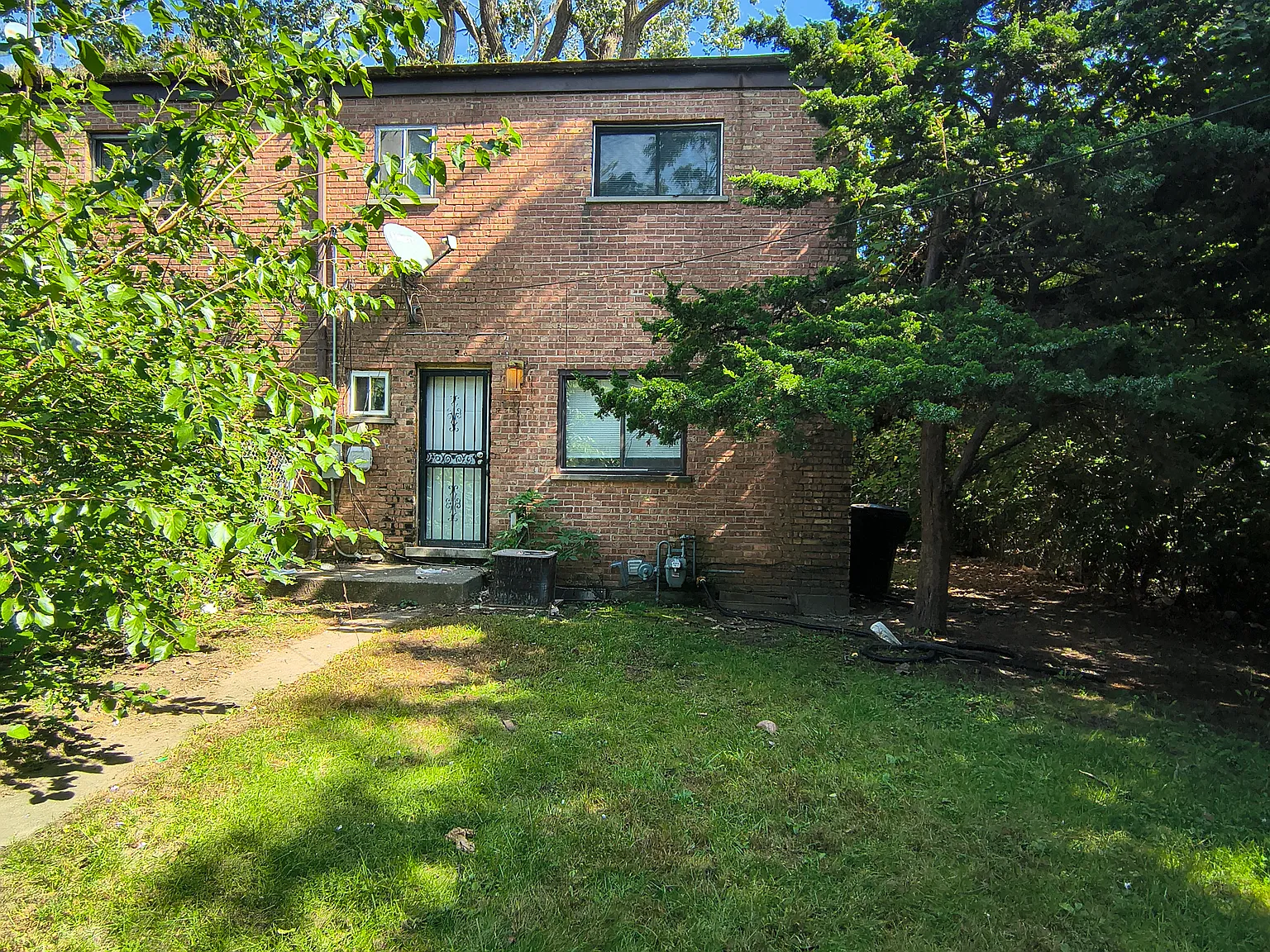 3 bed, 1158 sqft, $2,000 — Photo 2