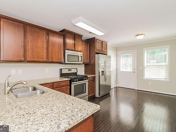 4th image of 522 Lemon St NE