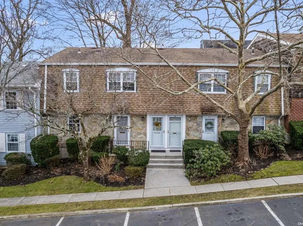 9 Harbour Lane #5B, Oyster Bay, NY 11771