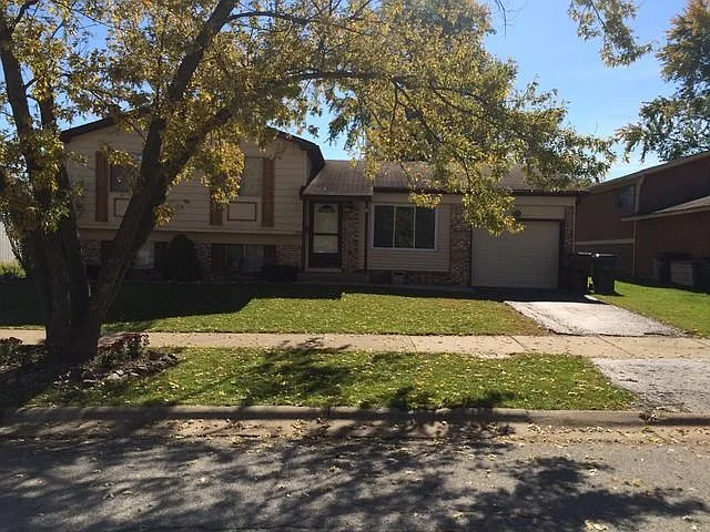 5155 Newport Dr photo 1