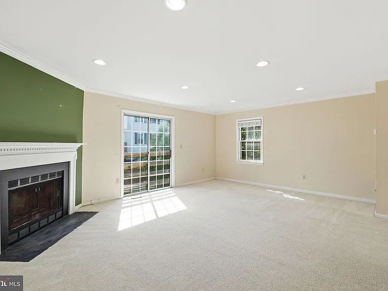 6012 Crown Royal Cir — Photo 10