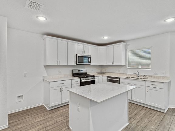 Spacious kitchen with eat-in bartop island