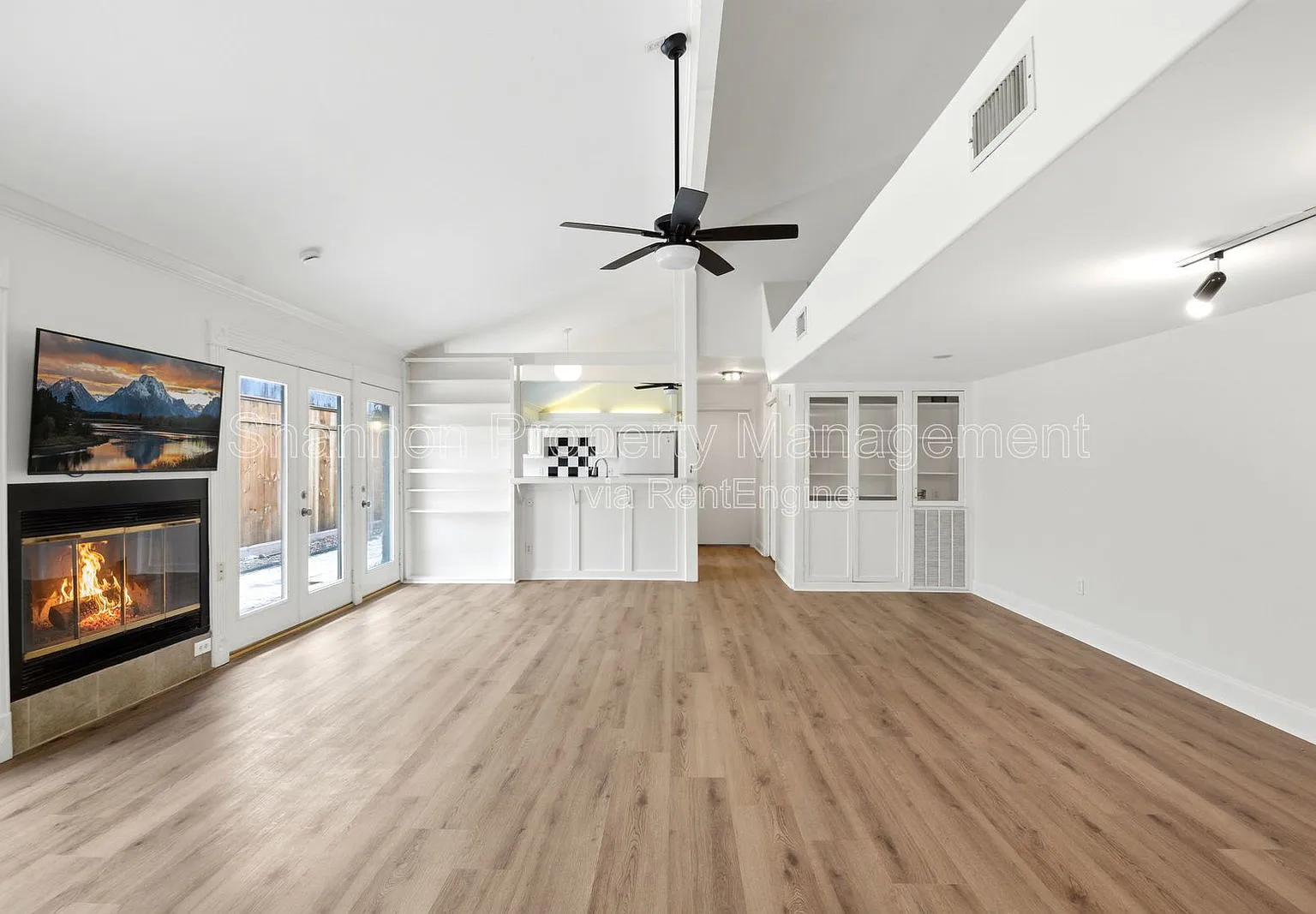 3 bed, 2.0 bath, 1920 sqft, $3,100 — Photo 4