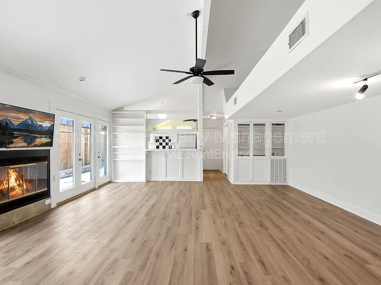 2501 Driscoll St — Photo 4
