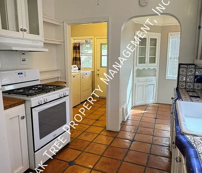 1364 N Del Mar Ave — Photo 4