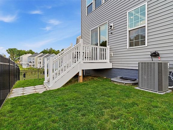 5th image of 650 Olivia St