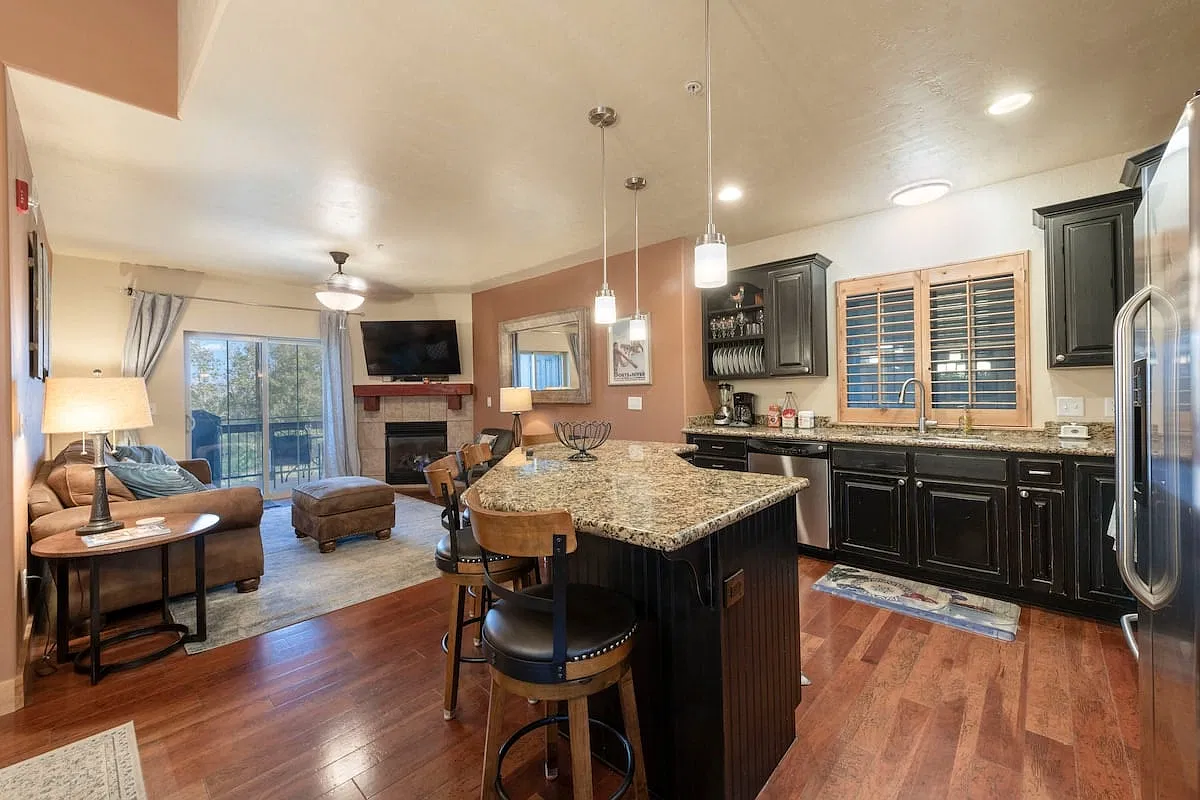 3 bed, 1352 sqft, $3,500 — Photo 1