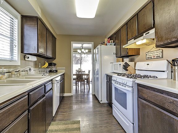 2nd image of 2132 SE 54th Ave
