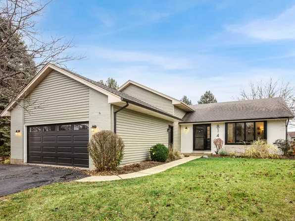 814 Roger Rd, Woodstock, IL 60098