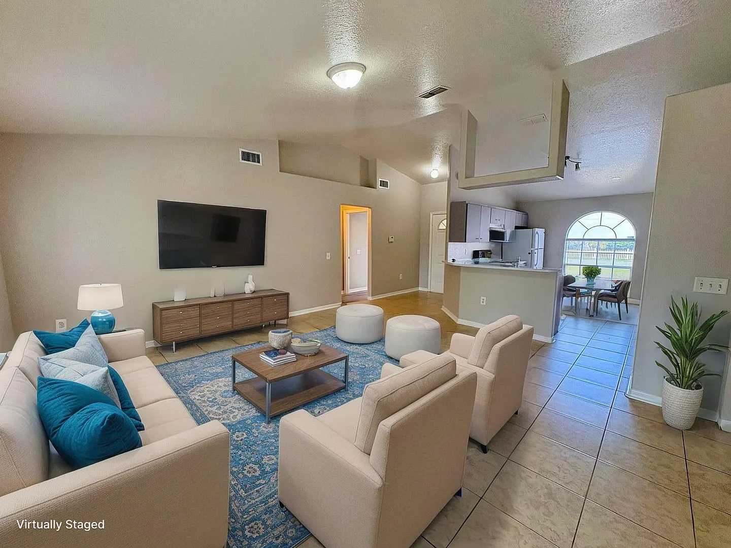 Beautiful 3-Bedroom Kissimmee Home with Spacious Backyard & Prime Location! — Photo 2