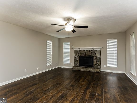 3rd image of 3186 Pilgrims Dr