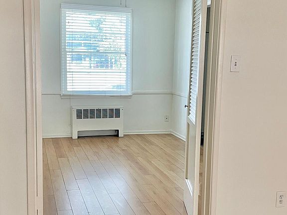 5th image of 200 S Sycamore Ave #14