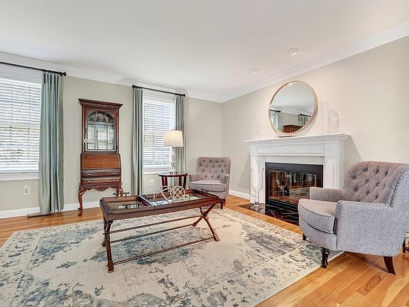 3rd image of 2 Heritage Ln