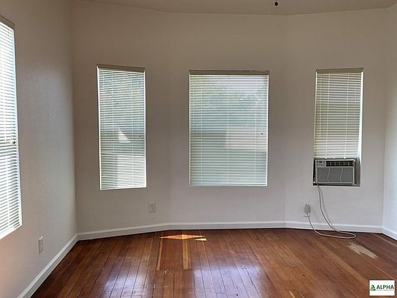4th image of 3117 39th St