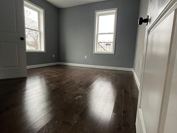 4th image of 98 Brookdale Ave #2B