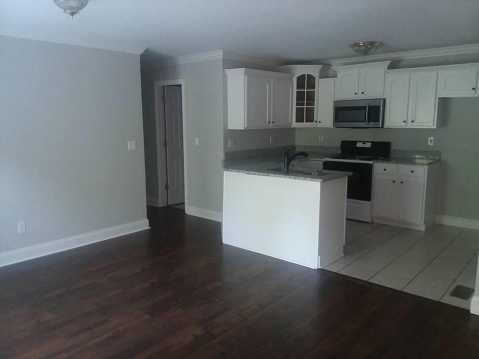 2nd image of 4 Beech Tree Ln
