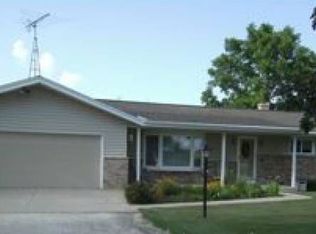 10816 English Lake Rd, Manitowoc, WI 54220