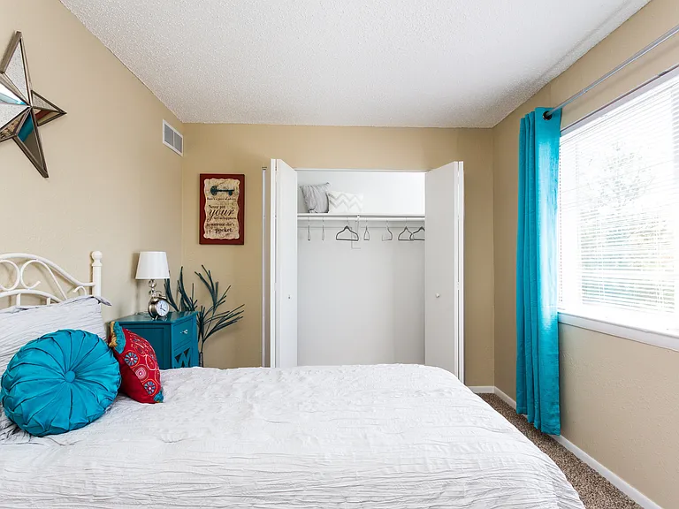 Four Winds Apartments — Photo 10