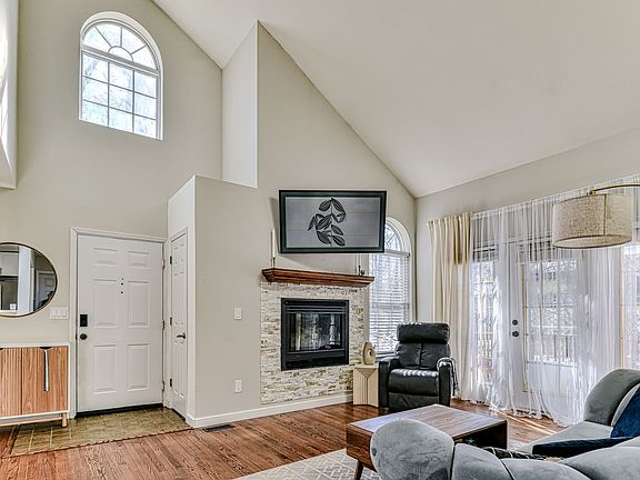 4th image of 1070 Washington Grn #G2