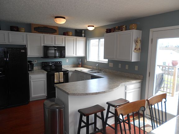 3rd image of 725 Berlander Dr