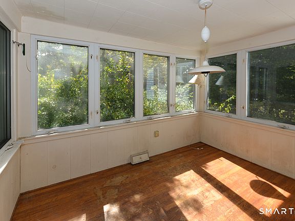 5th image of 236 East Waterbury Road