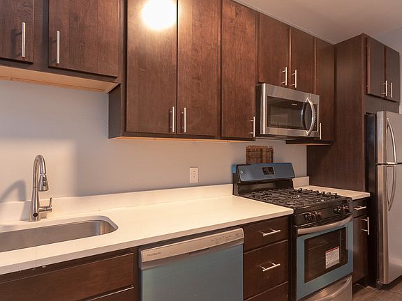3rd image of 5304 N Ashland Ave #5