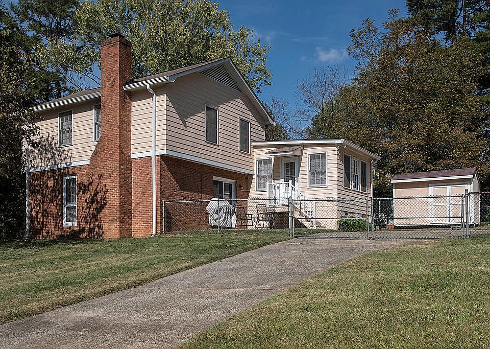 2nd image of 5900 Doncaster Dr