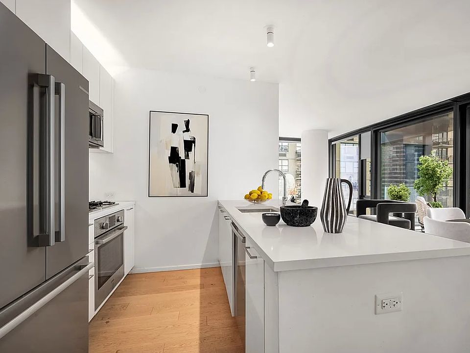 1st image of 685 1st Ave APT 17G